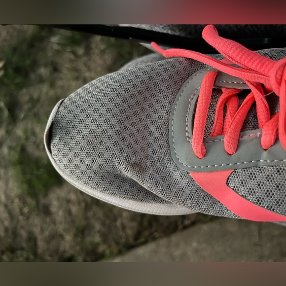 Girls Size 3 Tennis Gym Shoes Gray & Hot Pink/Orange Lightweight Sneakers - Picture 10 of 10